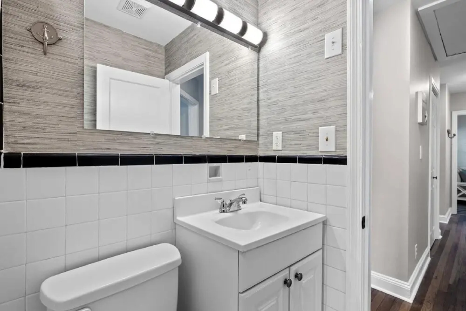 The Anchor Cottage 3 Bedroom Home by RedAwning