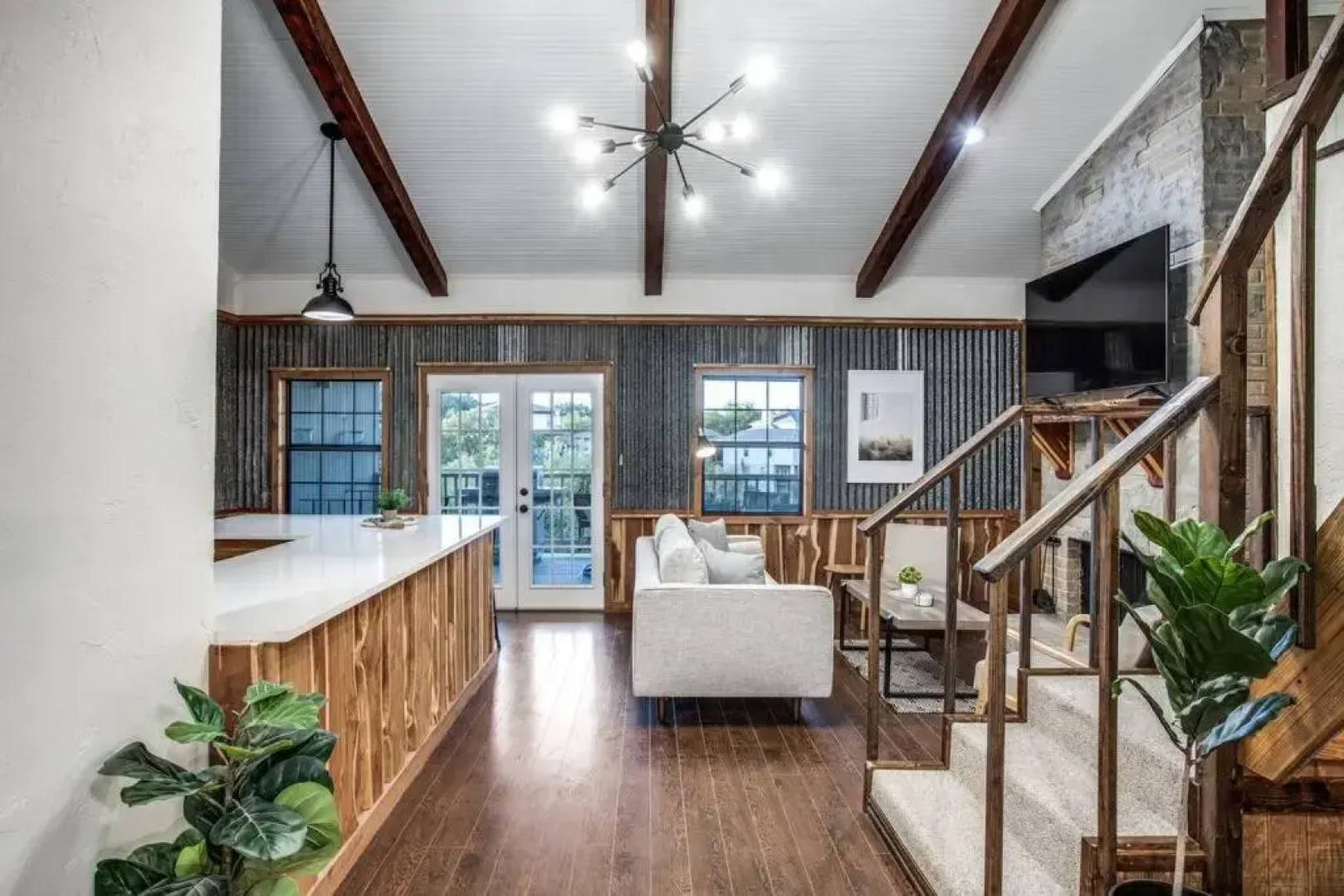 Renovated Waterfront w Dock, Sleeps 11