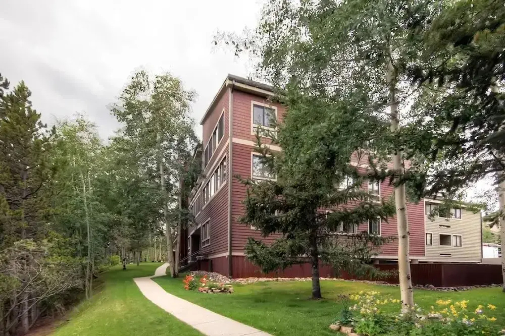 Ski Hill 32 2 Bedroom 1 Loft Condo by RedAwning