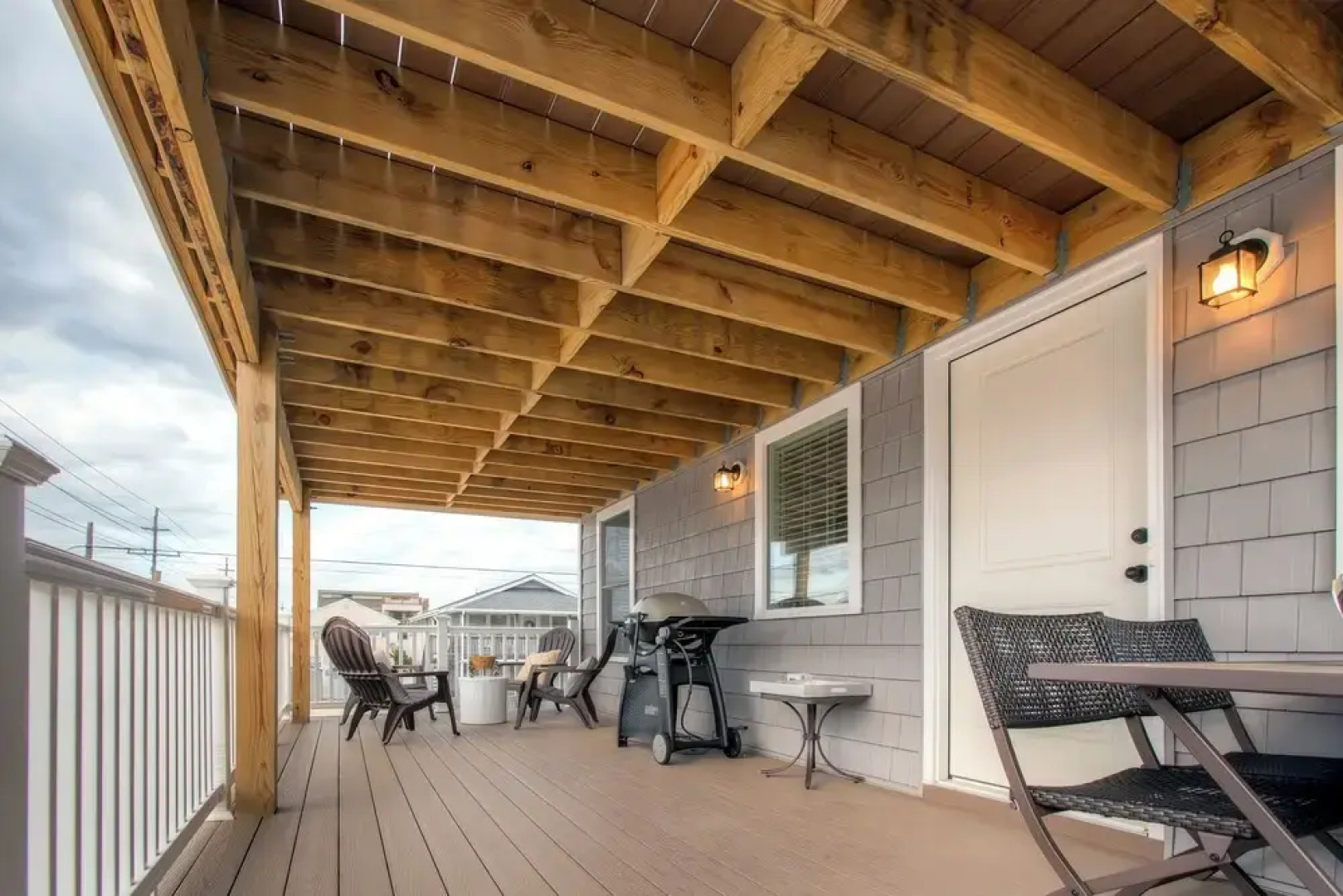 Recently Renovated LBI Apt w/ Deck on Beach Block!