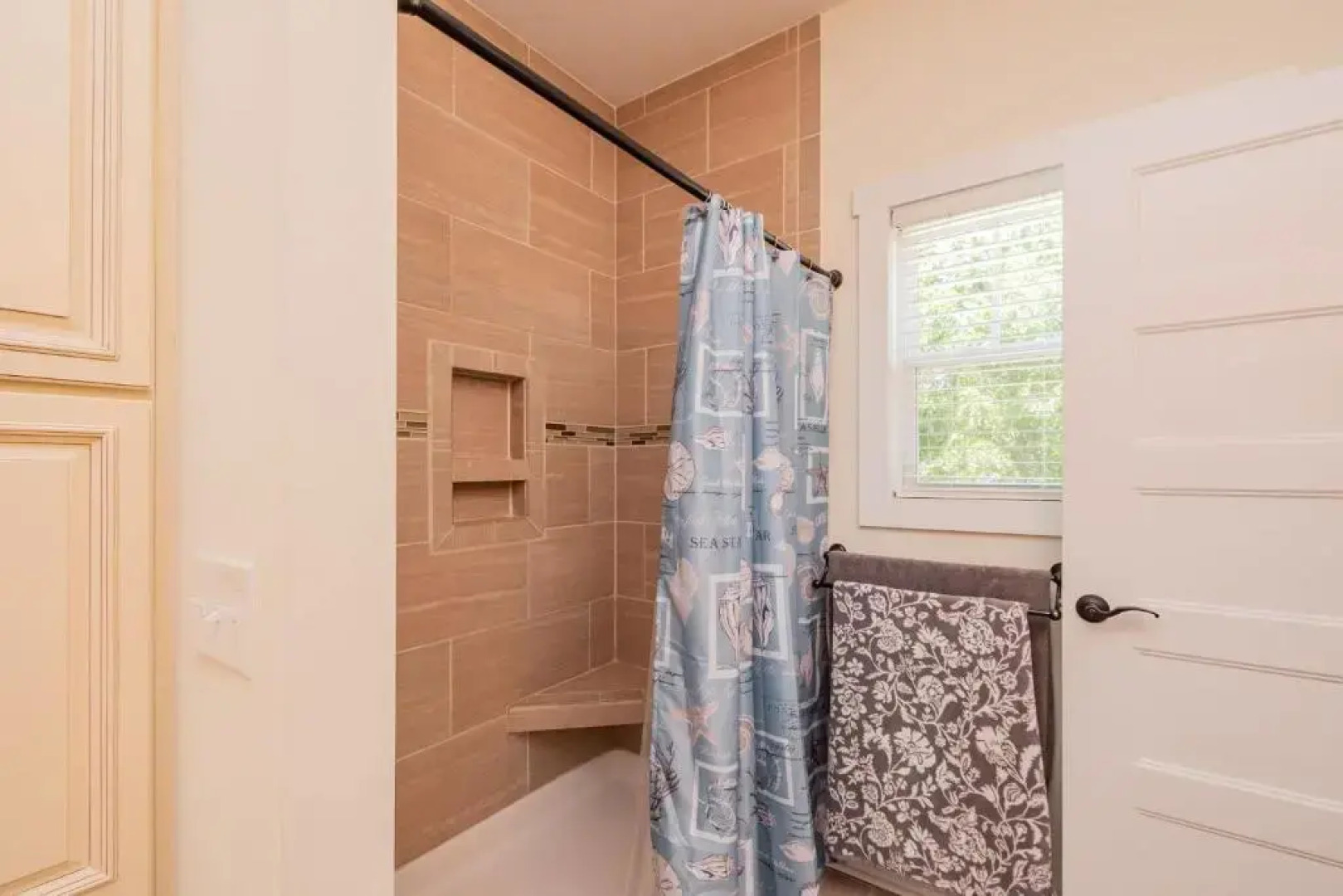 Shore 2 Relax by Oak Island Accommodations