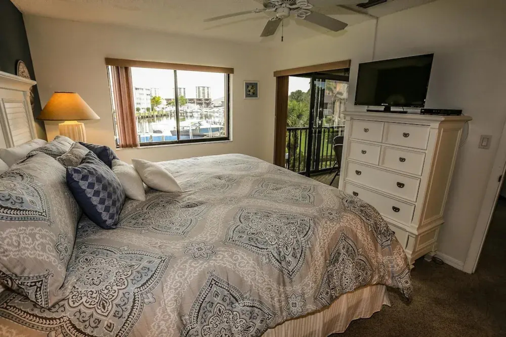 Estero Yacht & Racquet 322