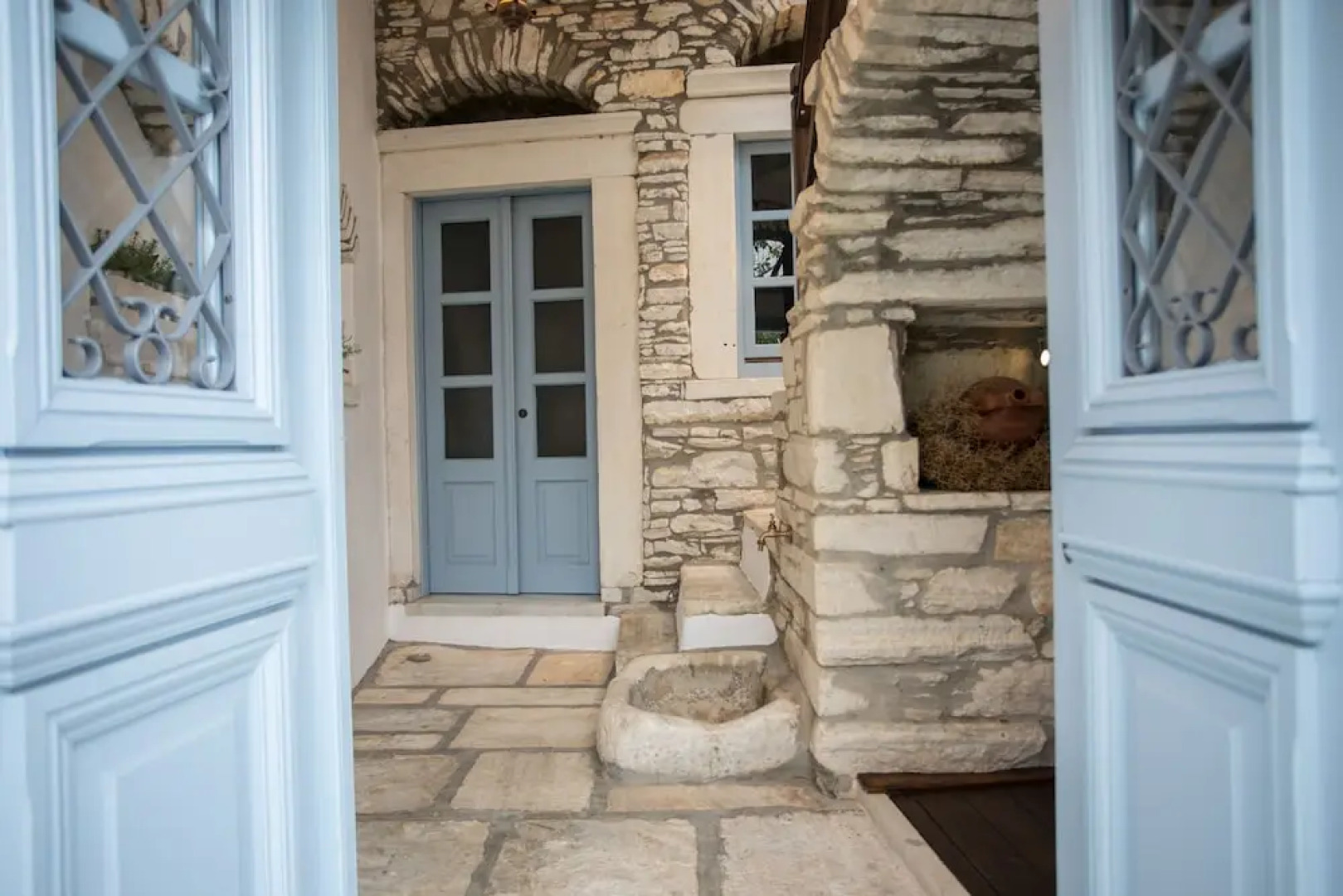 Traditional Inn Pirethron