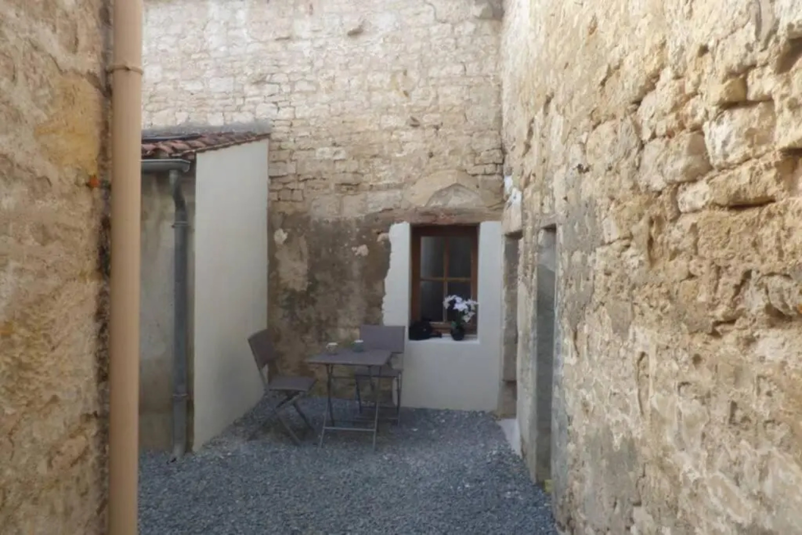 Studio Neuf Avec Courette Privative