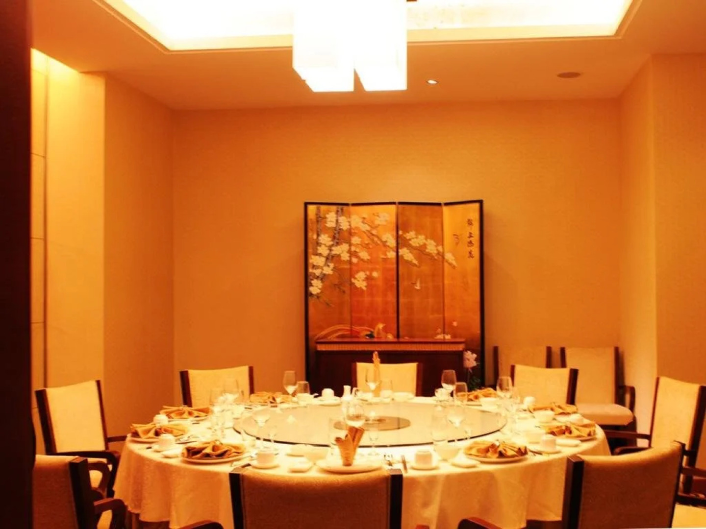 Rising Dragon International Hotel