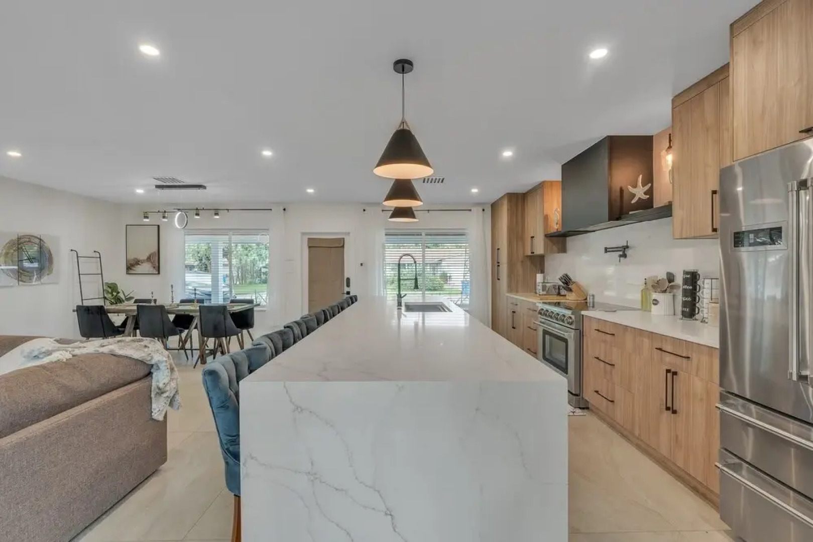 Casa Cervo - Stunning Home In Great Location, Walkable To Restaurants, Shopping, And The Beach! 4 Bedroom Home by Redawning