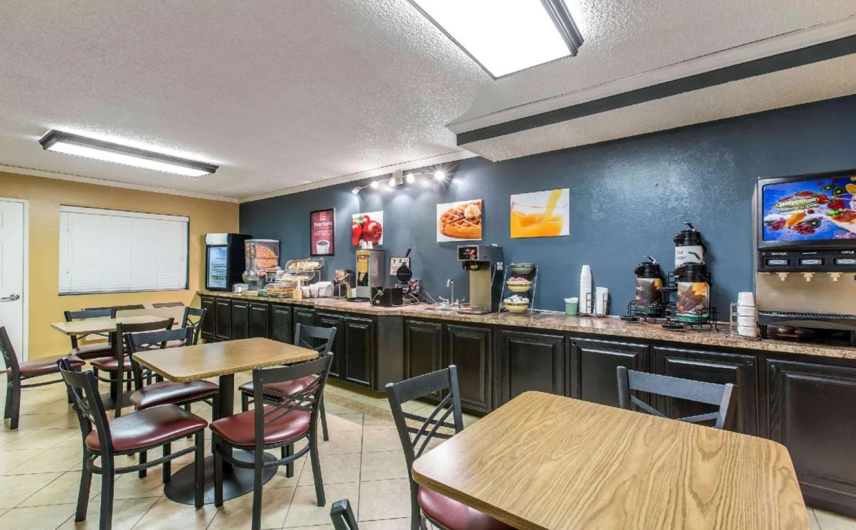 Econo Lodge Inn & Suites Riverside - Corona