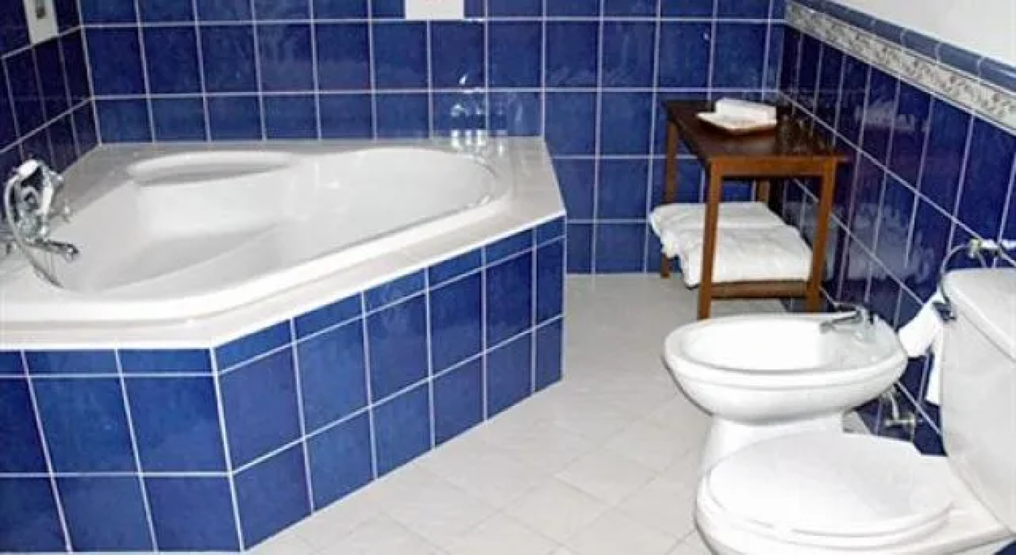 Las Flores Country & Beachside Hotel