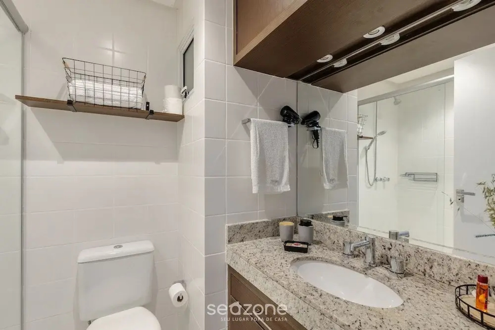 Studio in Condominium With Pool and Gym Nwc1510