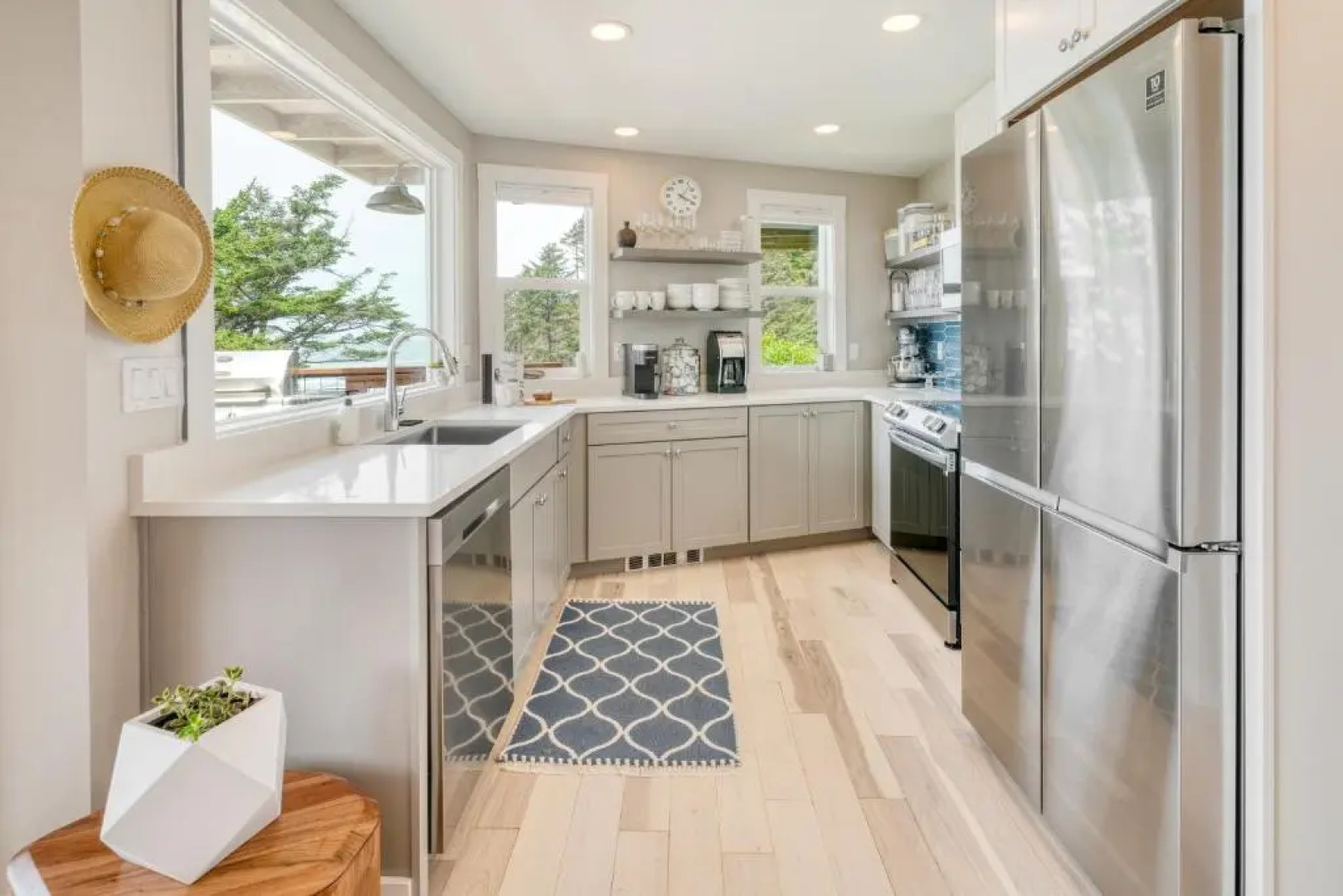 Sunset Cove by Avantstay Beachfront w/ Balcony!