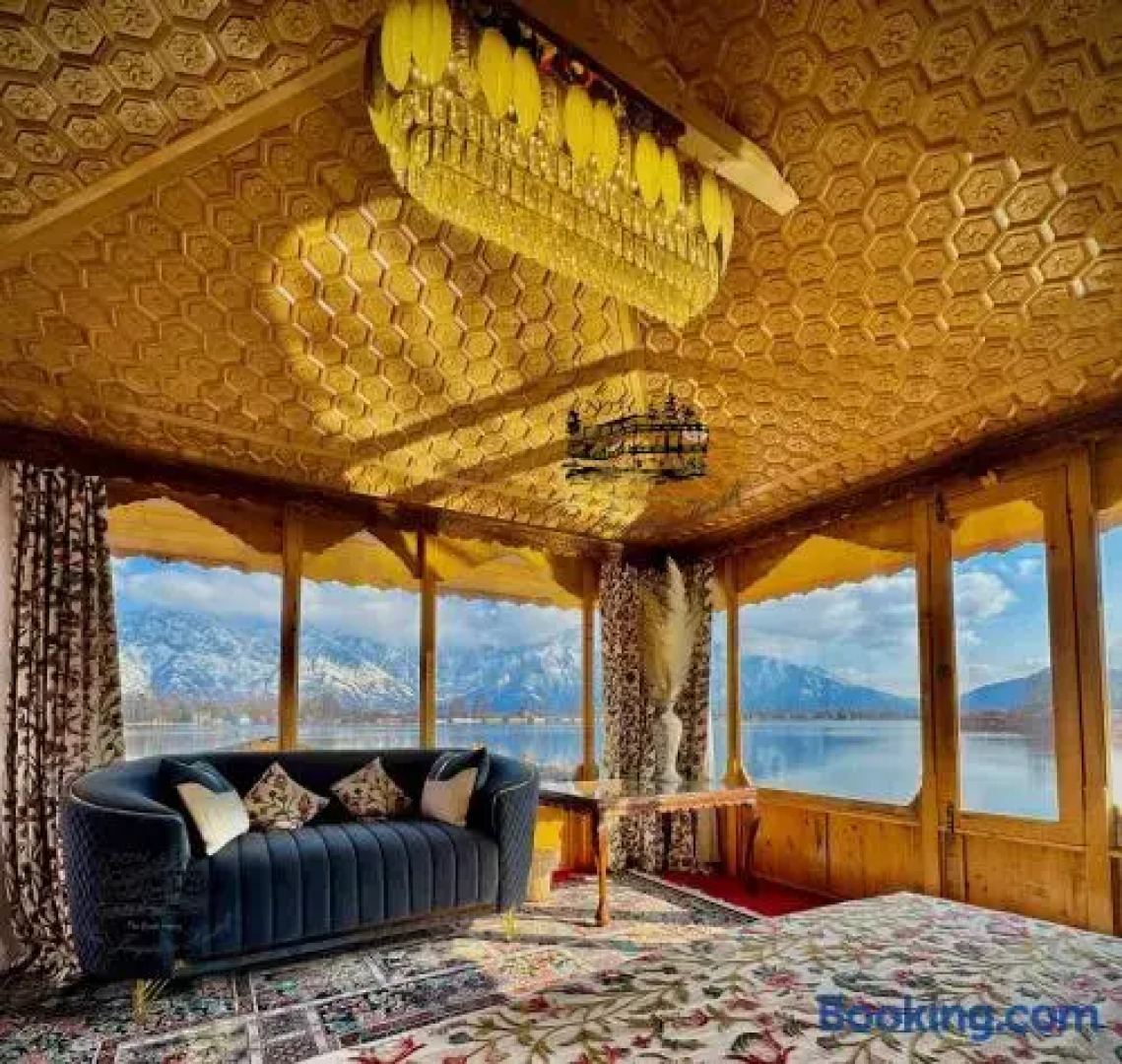 New Zenith Group of Houseboats