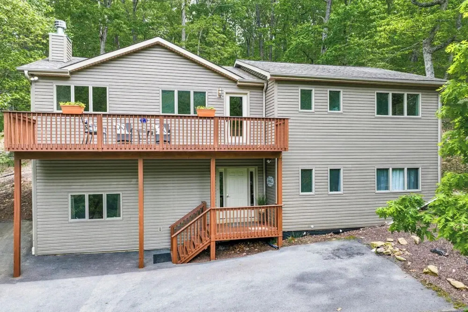 Spacious Massanutten Home w/ Hot Tub & Sauna!