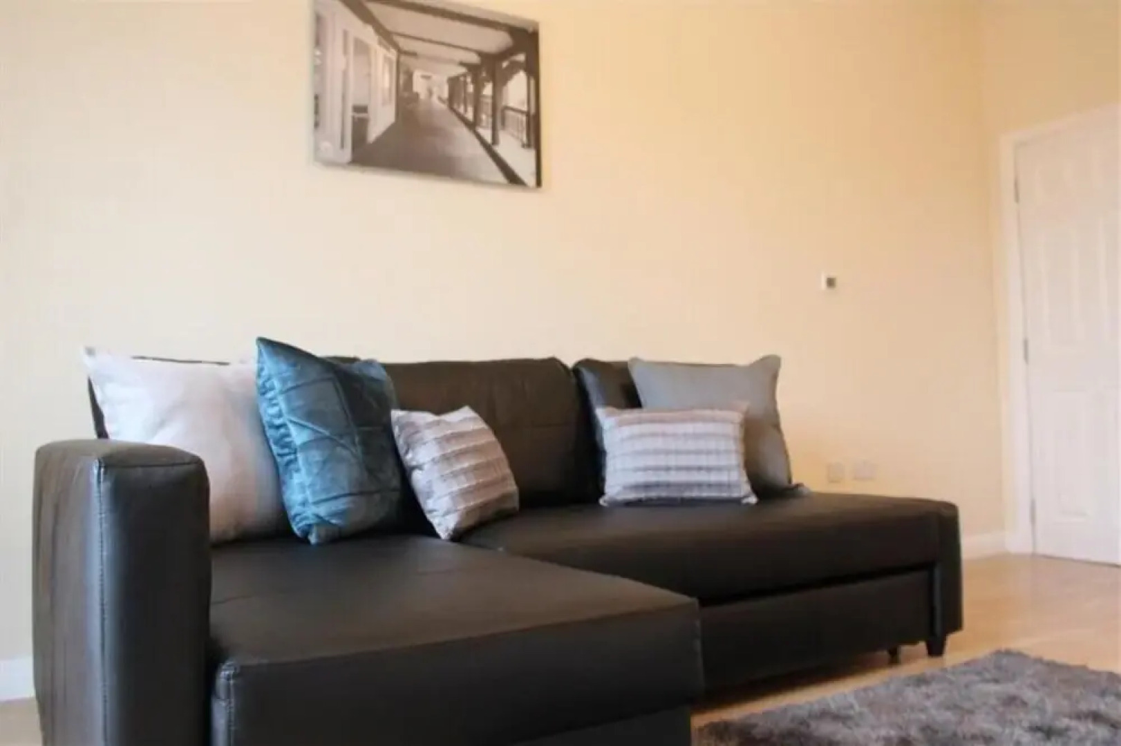 The Maelor - Berwyn House - Central Wrexham - Sleeps Up To 6