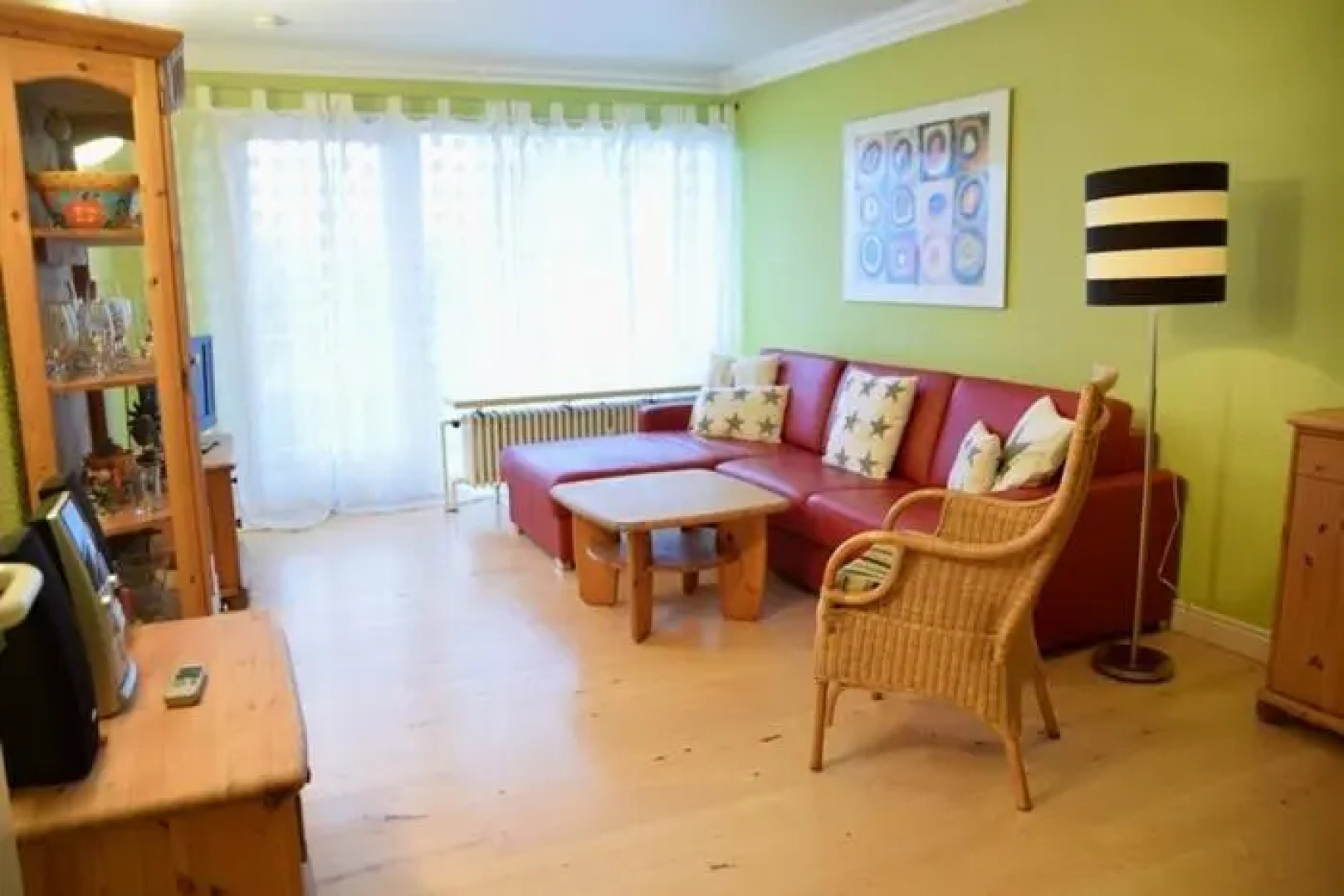 Geräumiges 2-Zimmer-Appartement in der 3. Etage des Hauses.