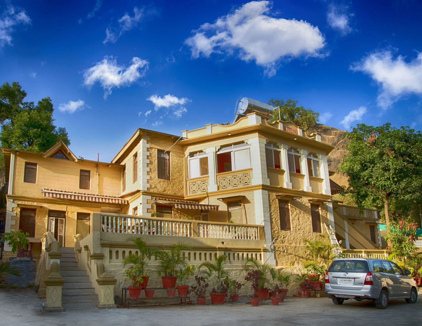 WelcomHeritage Connaught House, Mount Abu