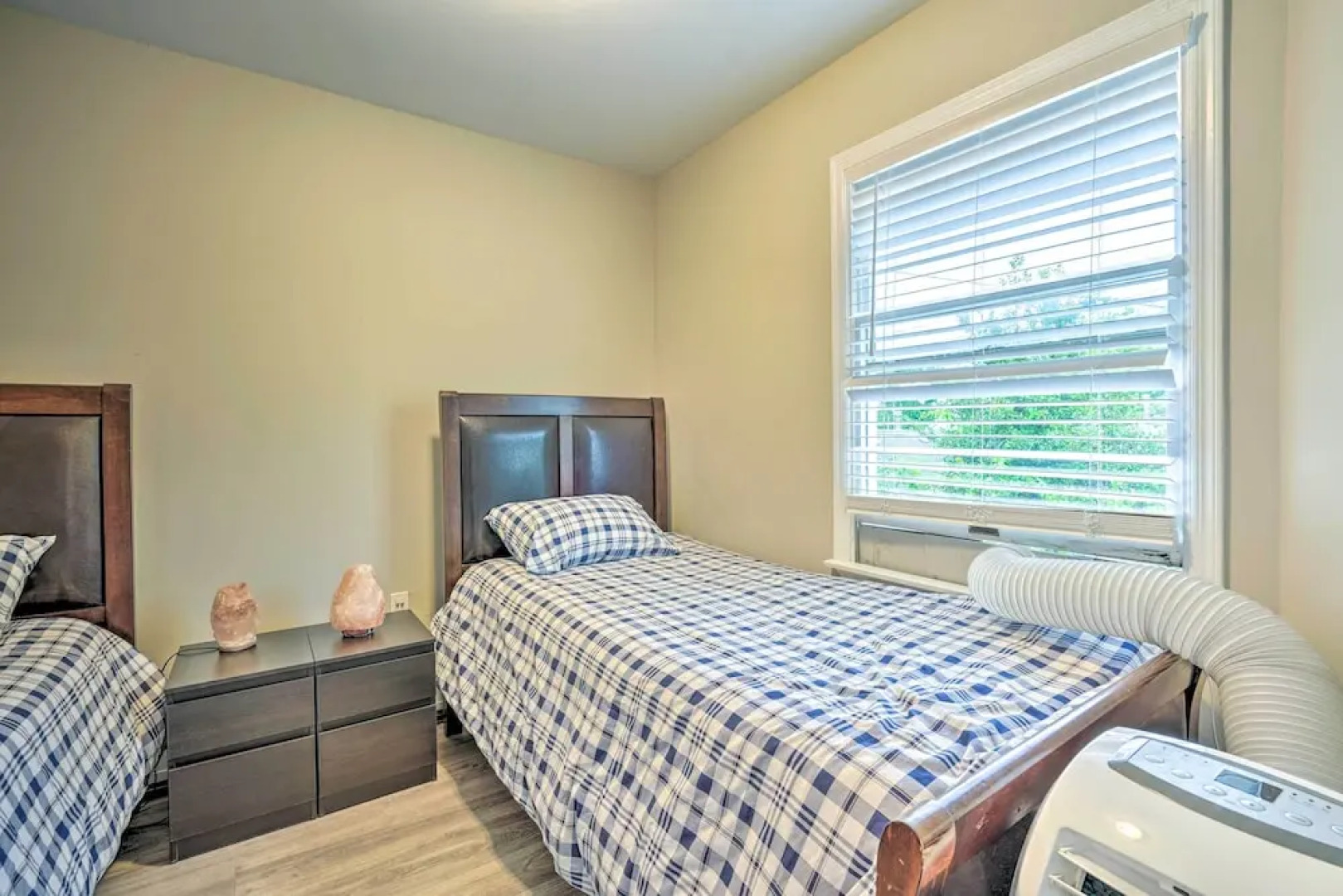 Family-friendly Keansburg Home: Walk to Beach!