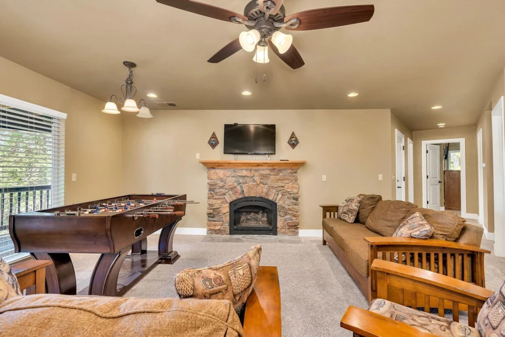 Bass Lake Beauty! 4 BDR Sleeps 16, Lakefront Views