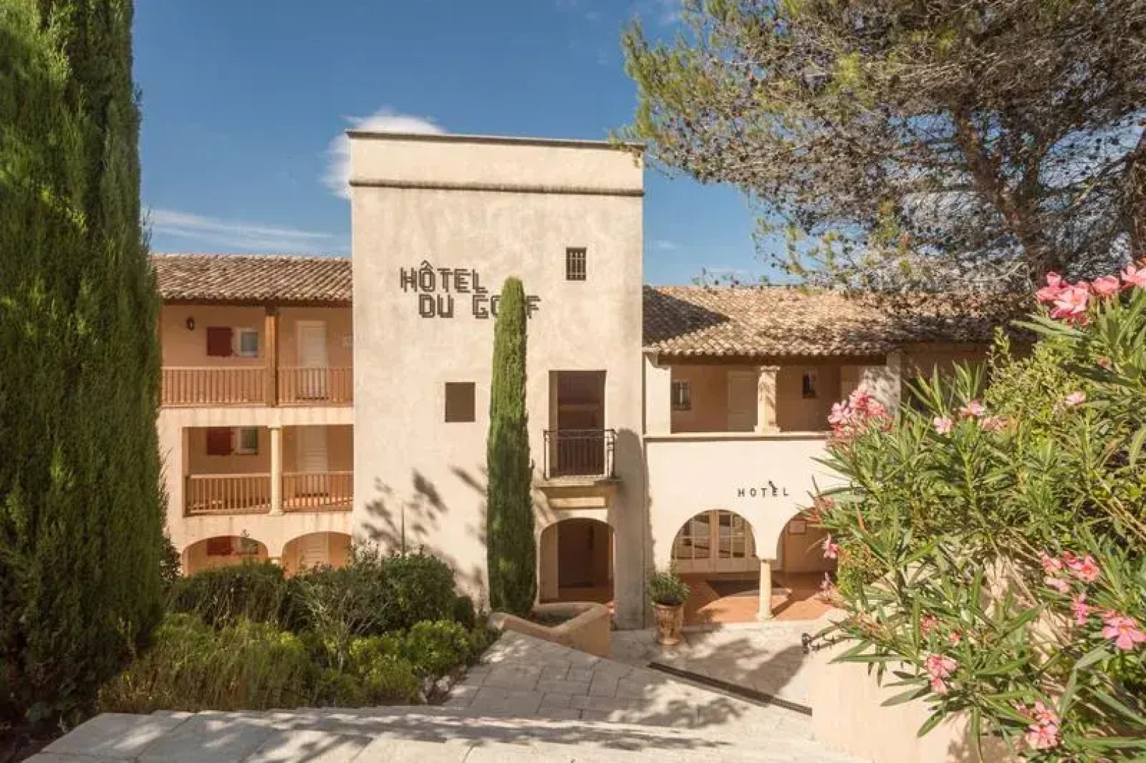 Pierre & Vacances Hotel Du Golf De Pont Royal En Provence