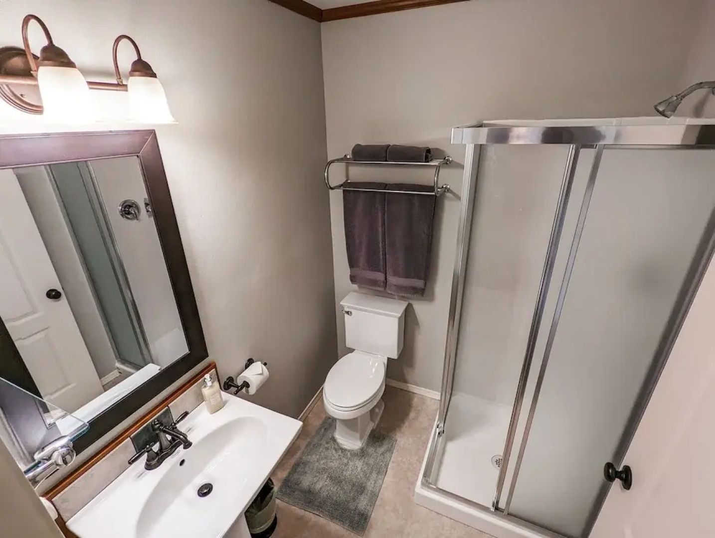 Juan de Fuca Waterfront Hotel & Cottages