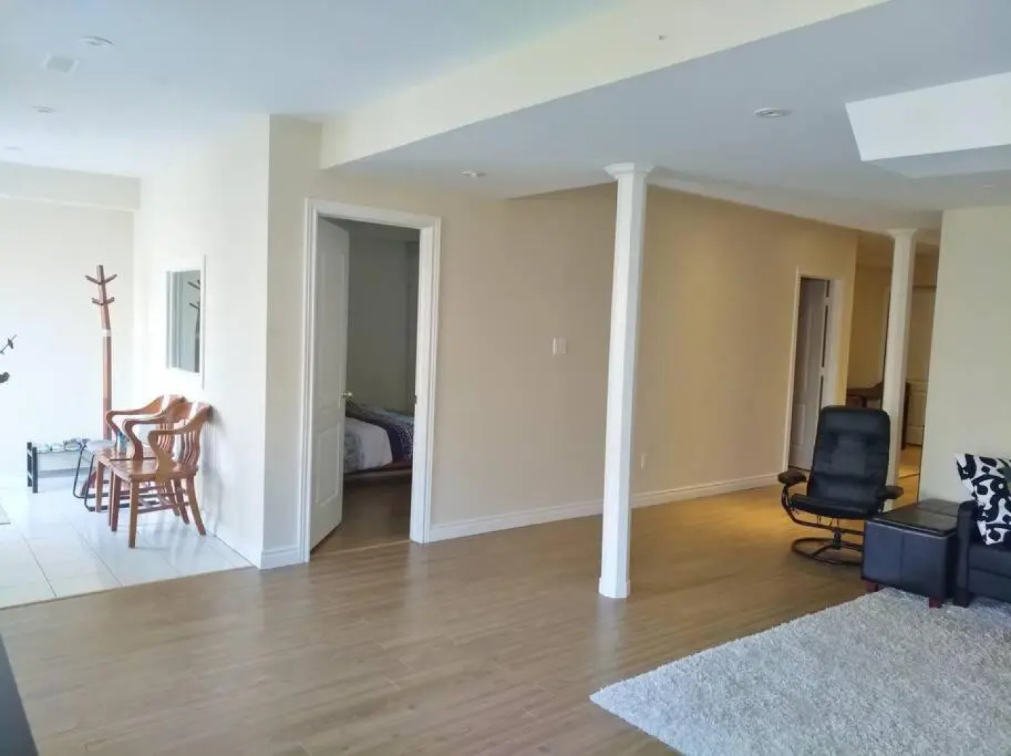 Pet friendly, Walkout Ravine basement