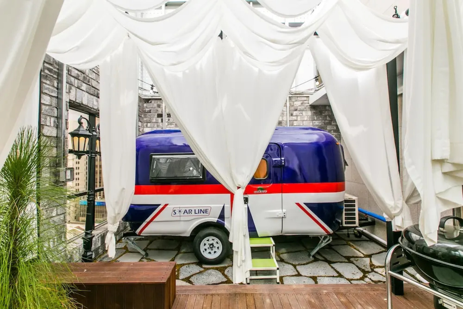 Hotel February Dong Seong Ro