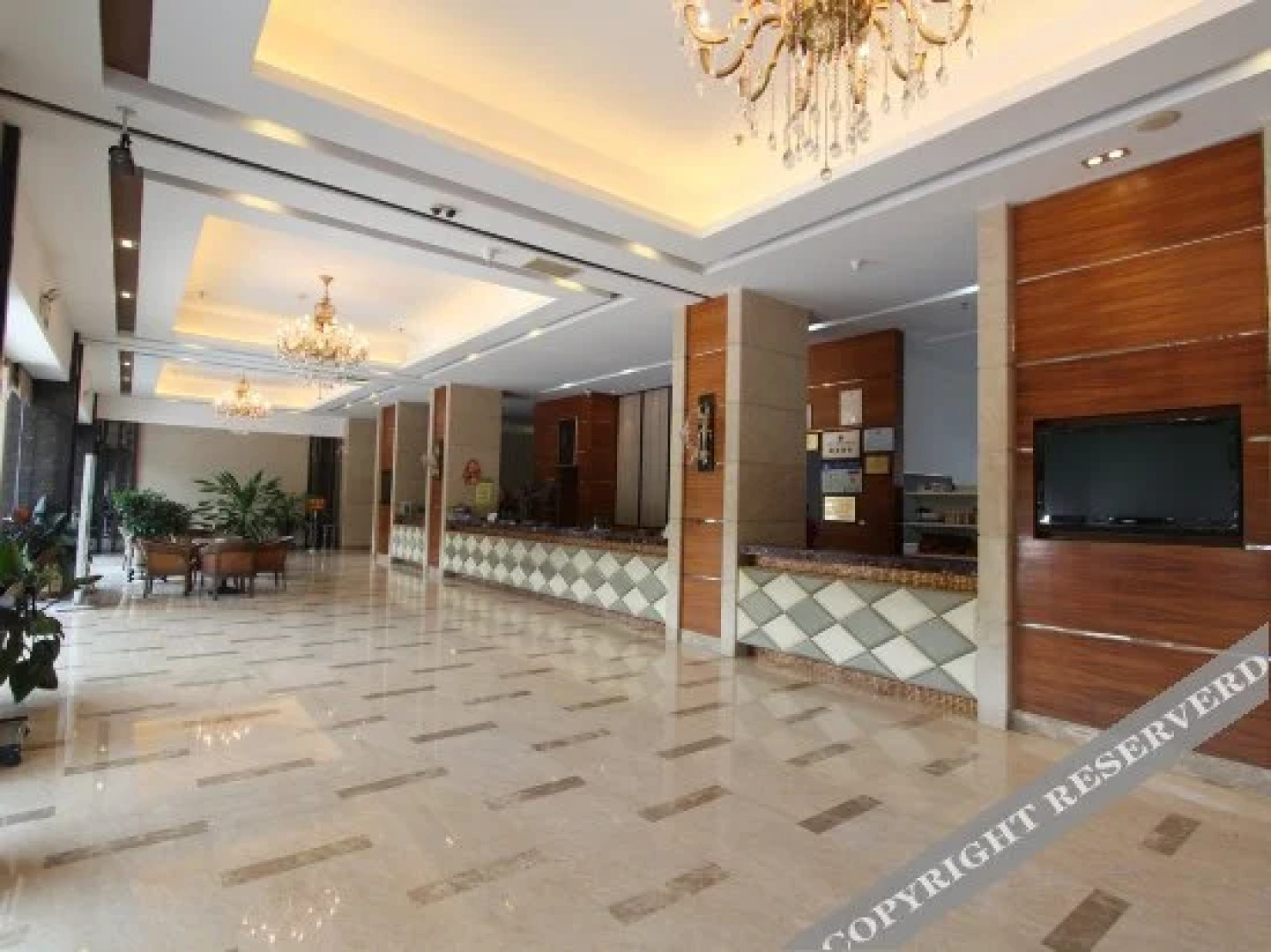 Maoming Zhanquan Hotel (People's Square High-speed Railway Station)