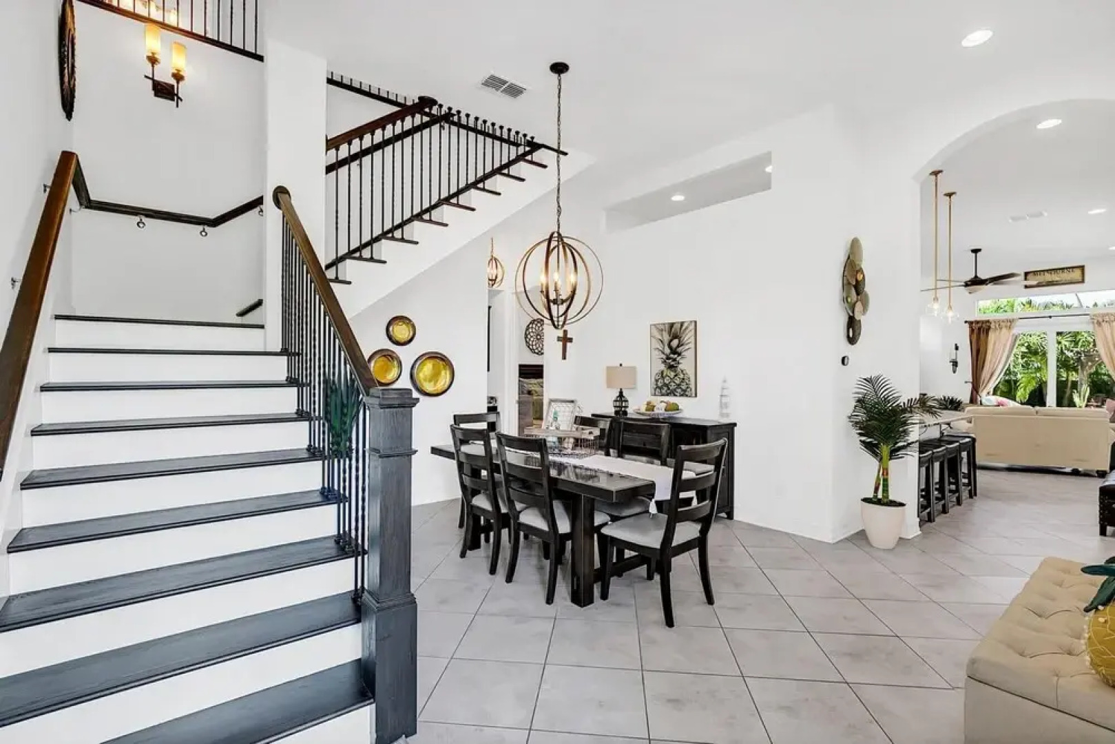 Upscale Private Home 10-min Walk to Canova Beach