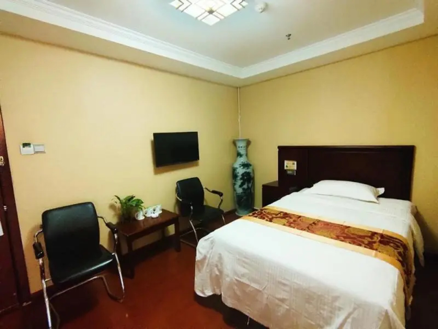 GreenTree Inn Xingtai Railway Station Business Hotel