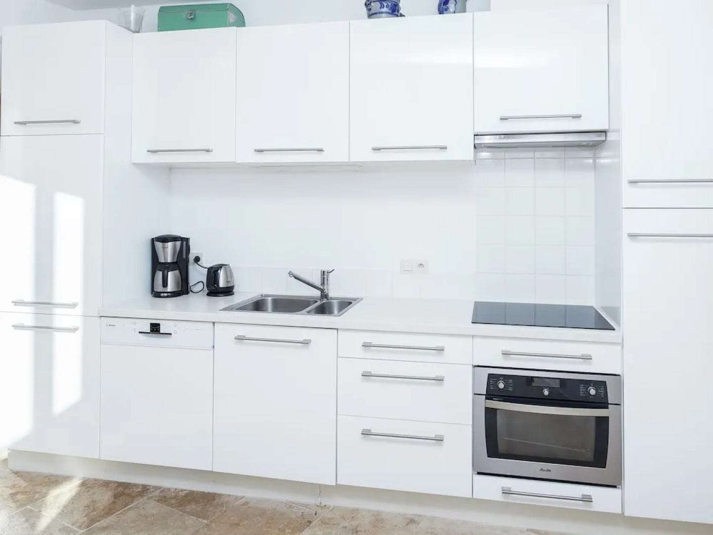 Spacious Castle in Jonquieres with Swimming Pool