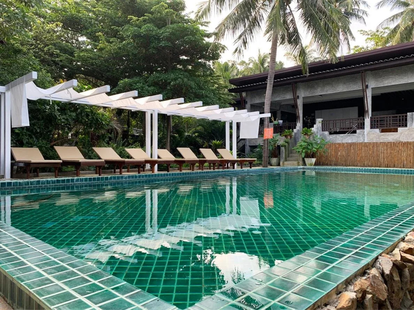 West Coast Beach Resort Koh Phangan