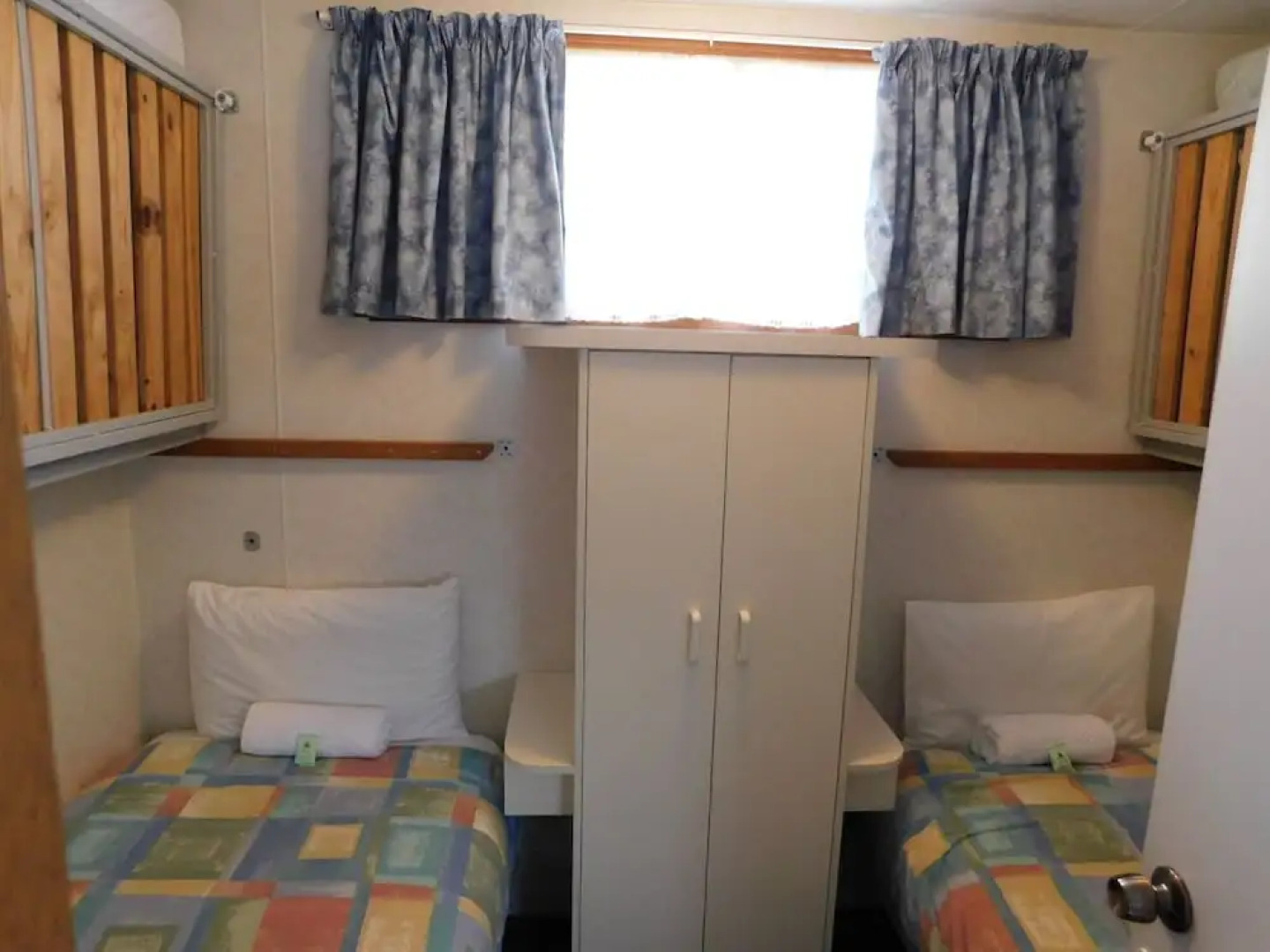 Dylene Caravan Park - 2 Br Family Cabin With Air
