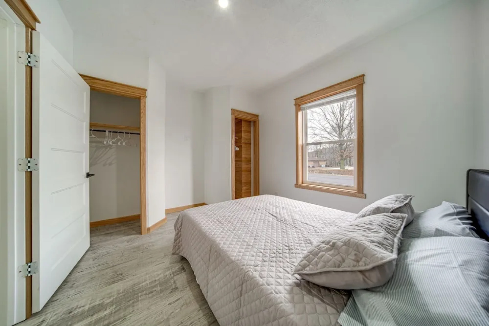 4 Mi to Lake: Golf-view Erie Condo w/ Porch