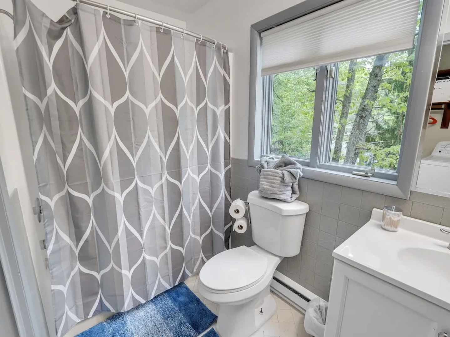 Pocono Escape - Cozy 5br - Sauna-billiard 5 Bedroom Home by RedAwning