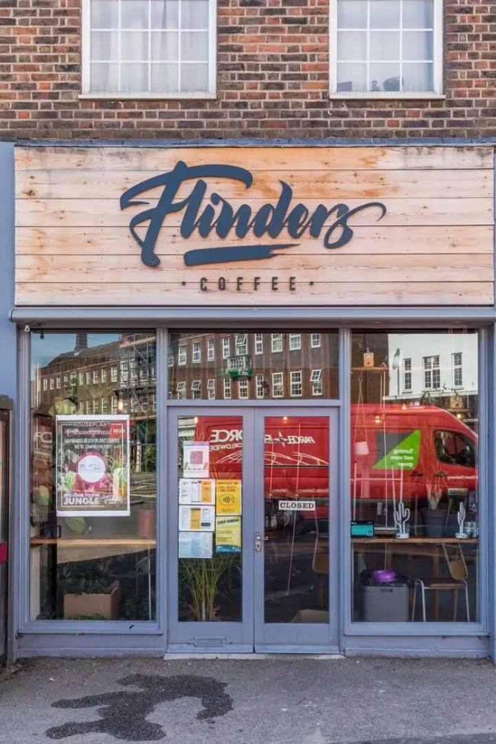 Hazelgrove Apartment | By Huluki Sussex Stays