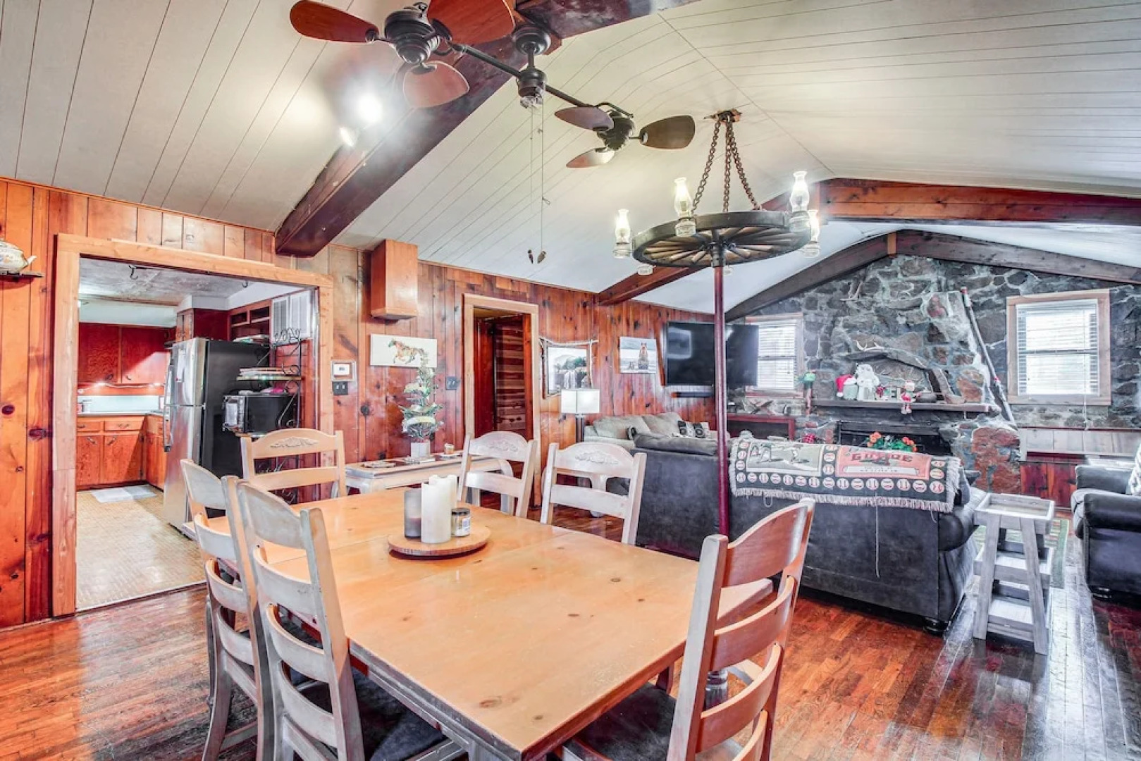 Medicine Park Getaway: Kayaks, Deck & Mtn Views!