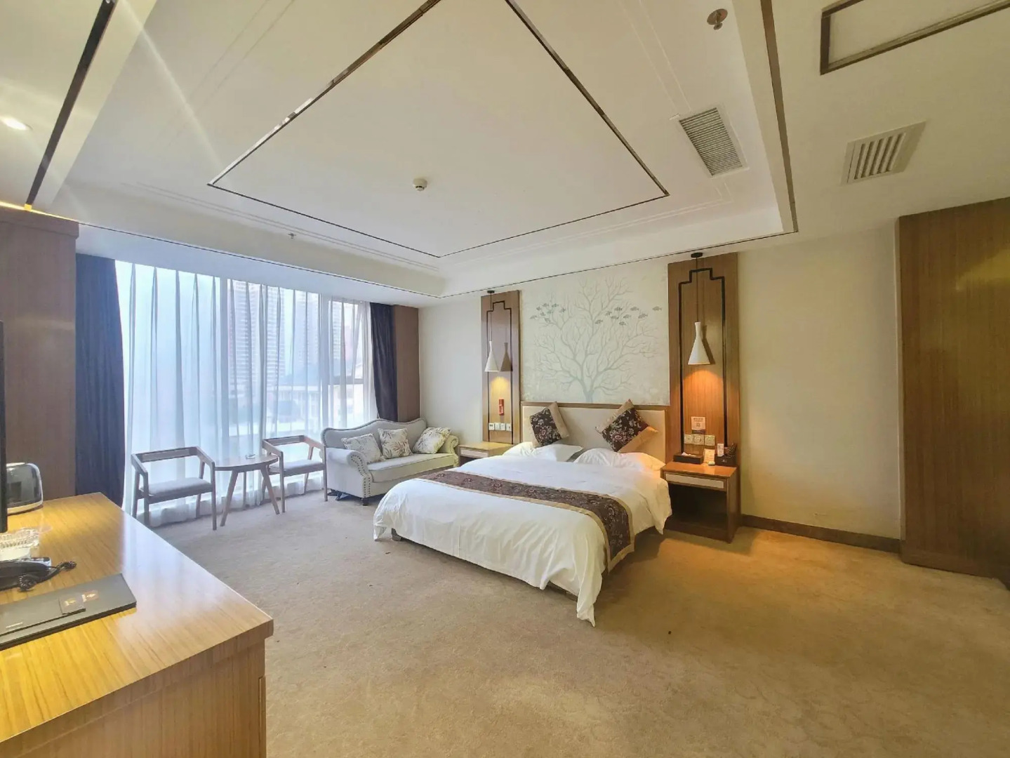 Golden Apple Hot Spring Hotel