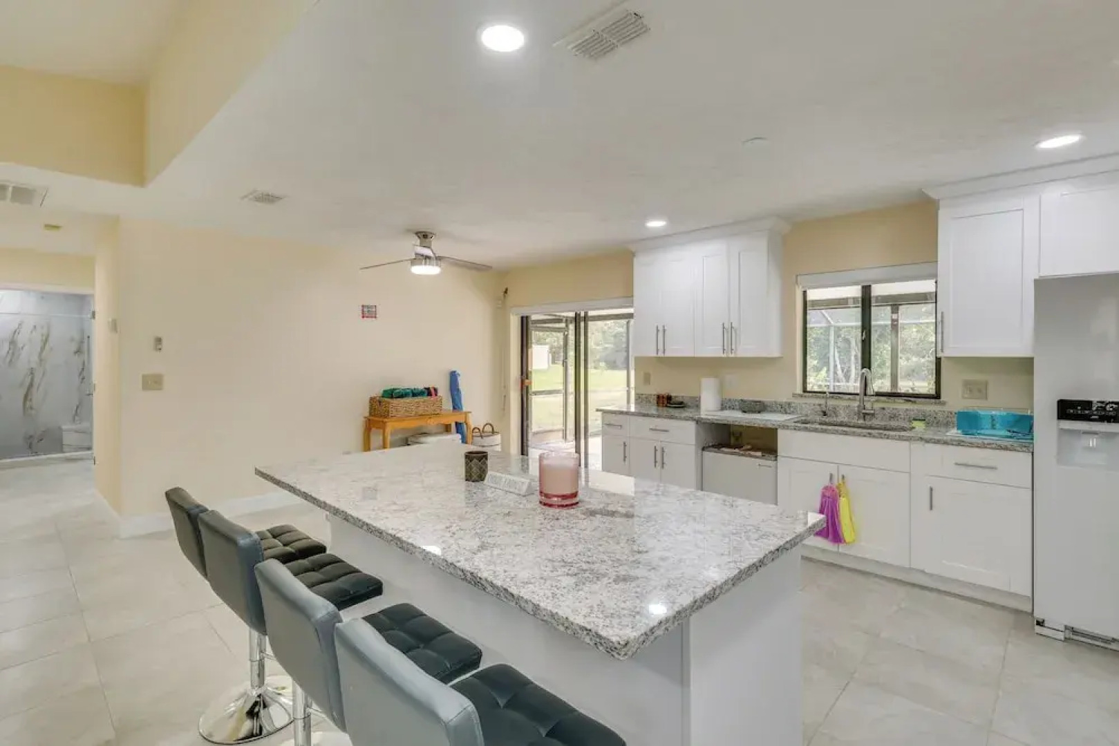 Saltwater Pool & Lanai: Lehigh Acres Escape!