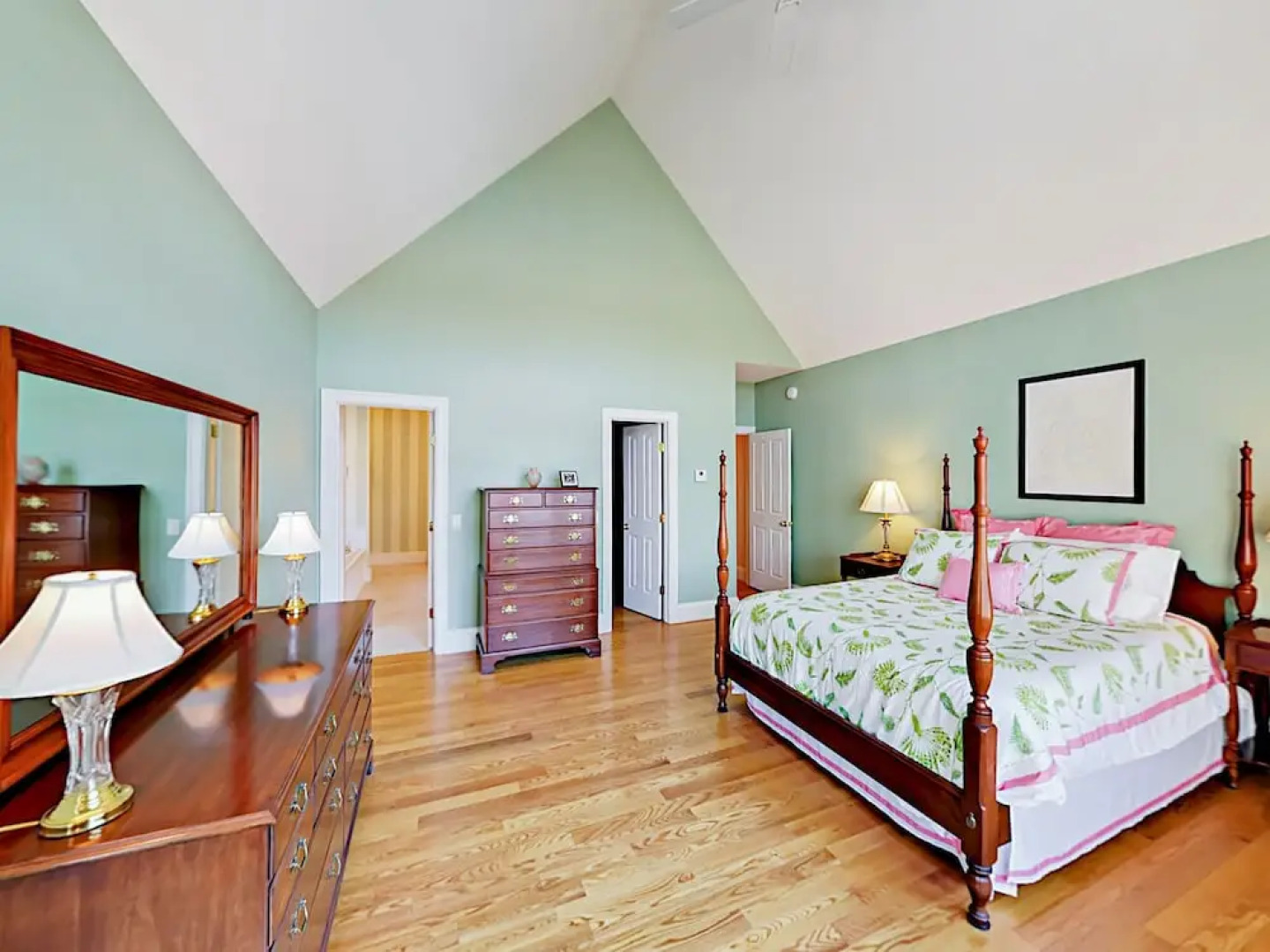 7 Apple Hill Lane Home 3 Bedrooms 2.5 Bathrooms Home