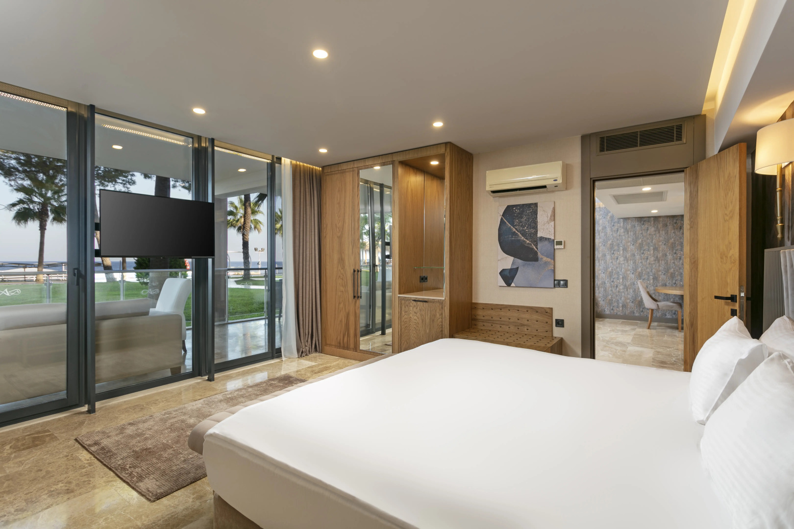 Dobedan World Palace