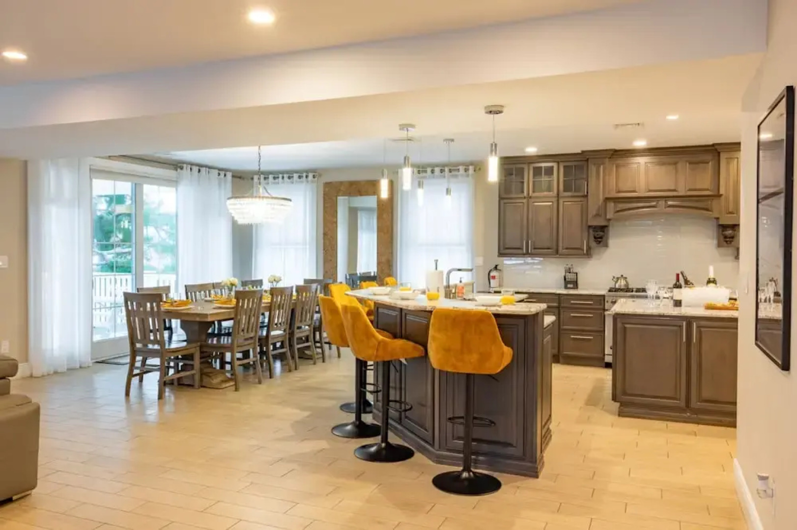 Spacious 6BR Beach Home With Elevator Decks - Ideal for Family Holidays Winter Escapes