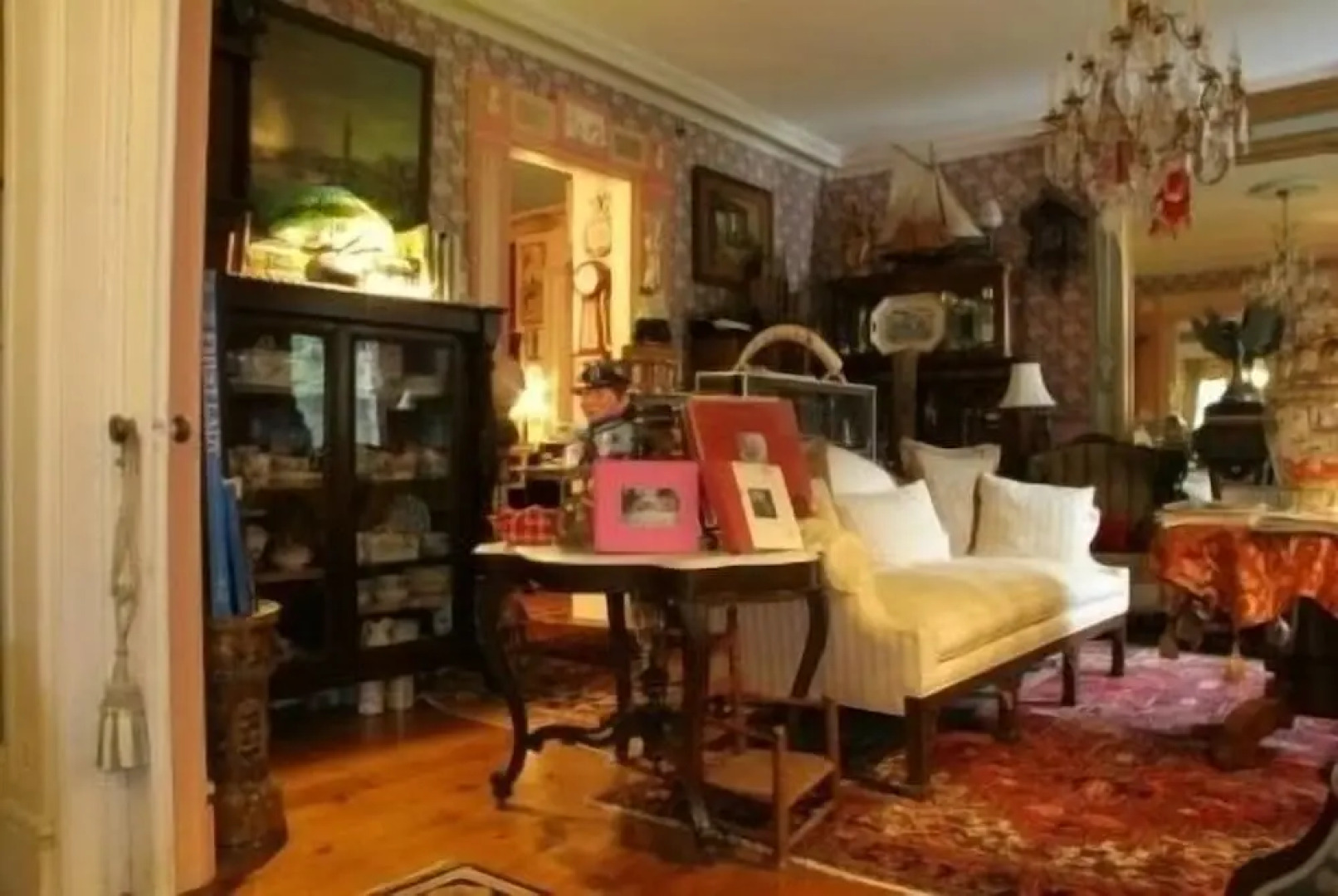 House of 1833 Bed & Breakfast & Gardens