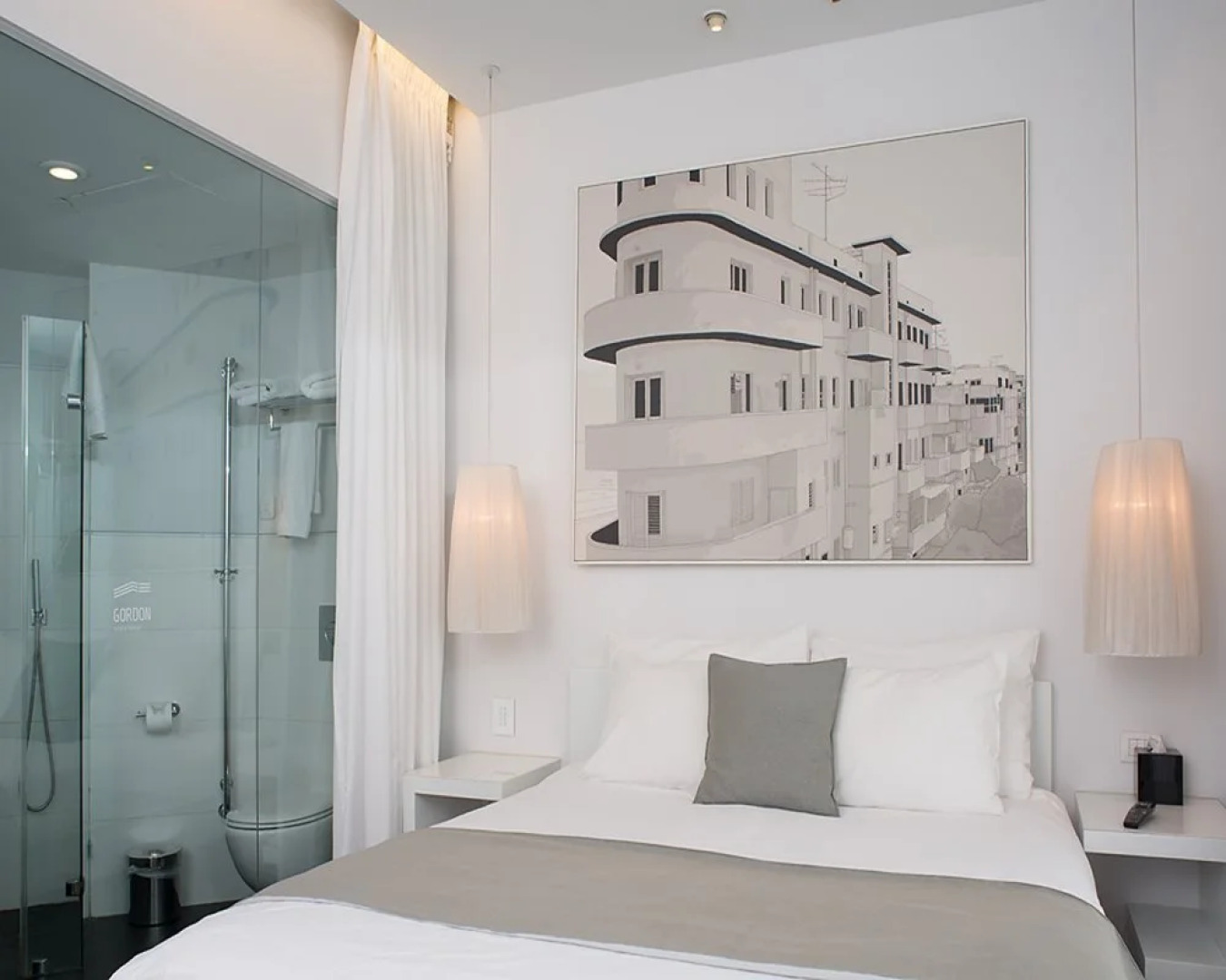 Gordon Hotel & Lounge