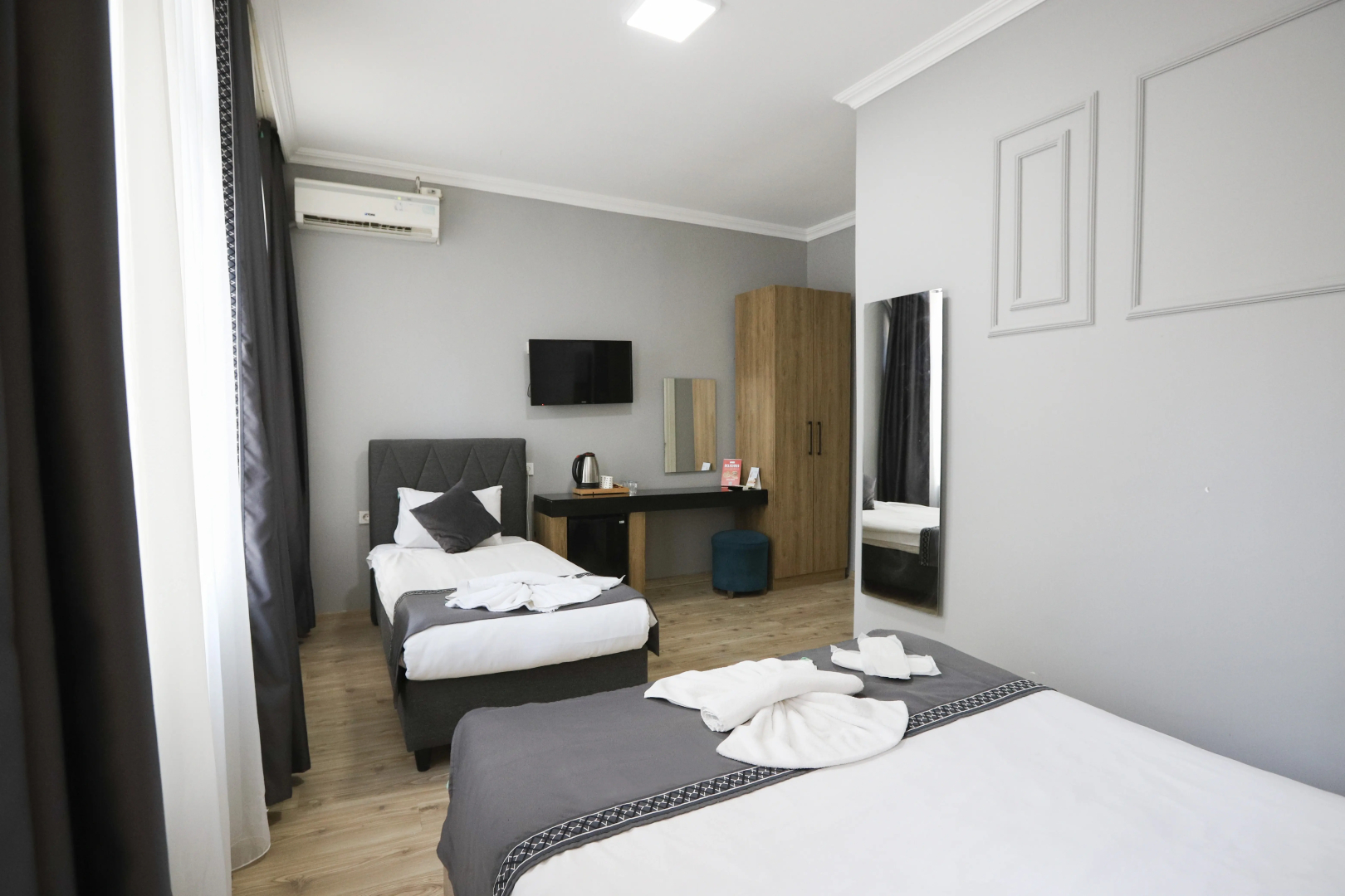 La Pera Suites