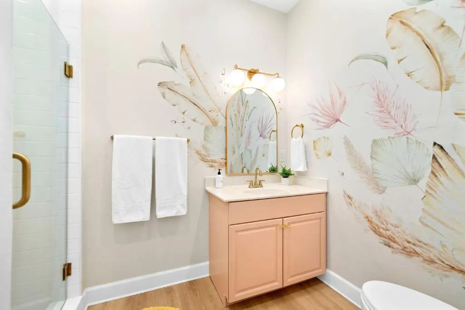 Luxury Villa 3 Blocks from the Beach with Hot Tub a Fire Pit and Outdoor Oasis