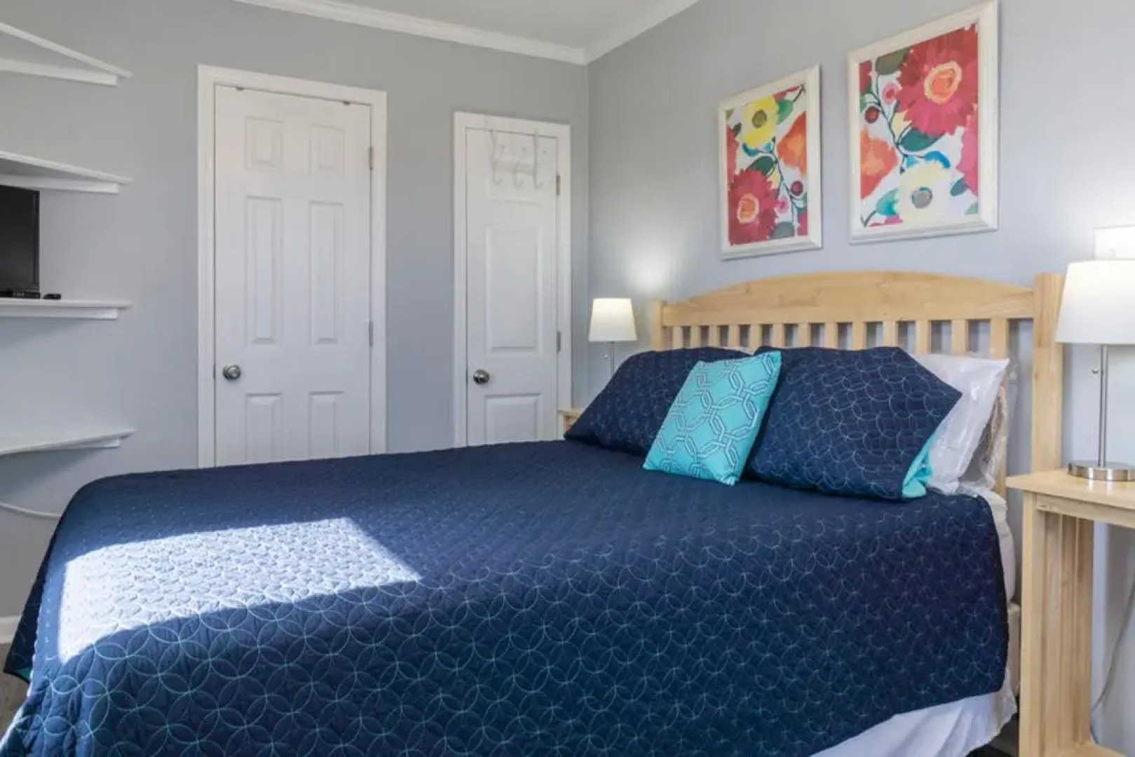 Friendship Lodge by Oak Island Accommodations