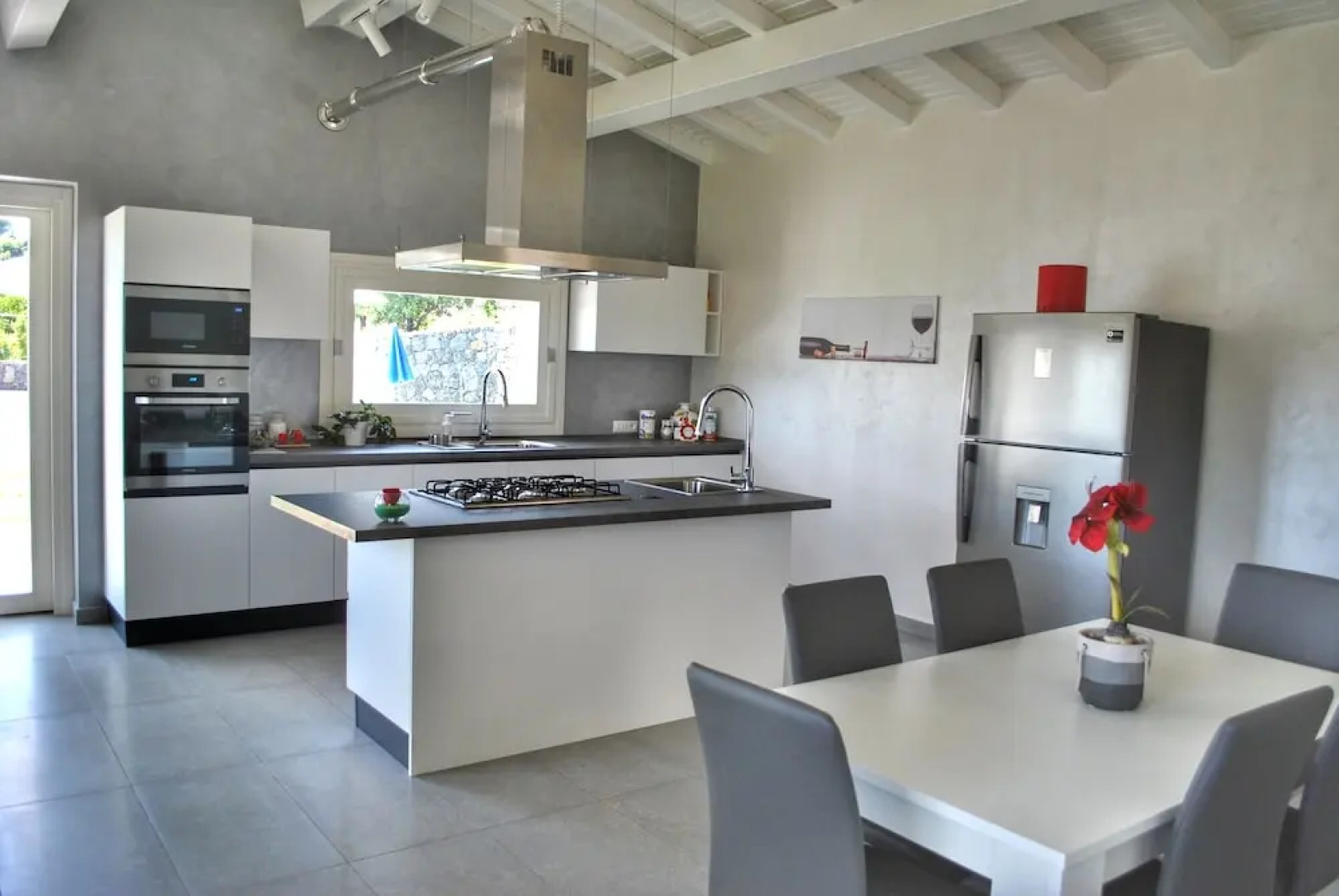 Villa Dedalisa by holidayngo