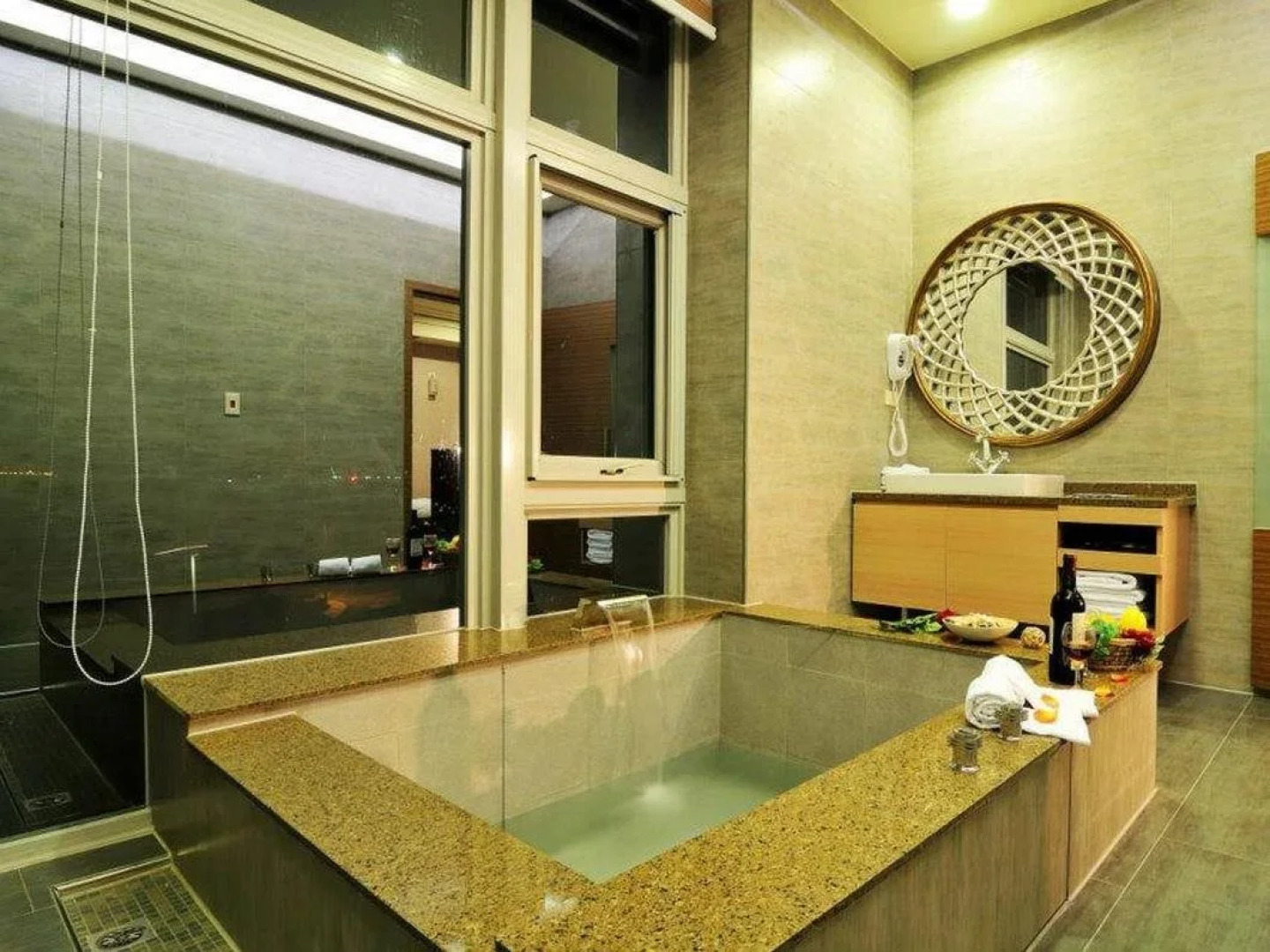 Jinshan Bay Hot Spring Resort (Quarantine Hotel)