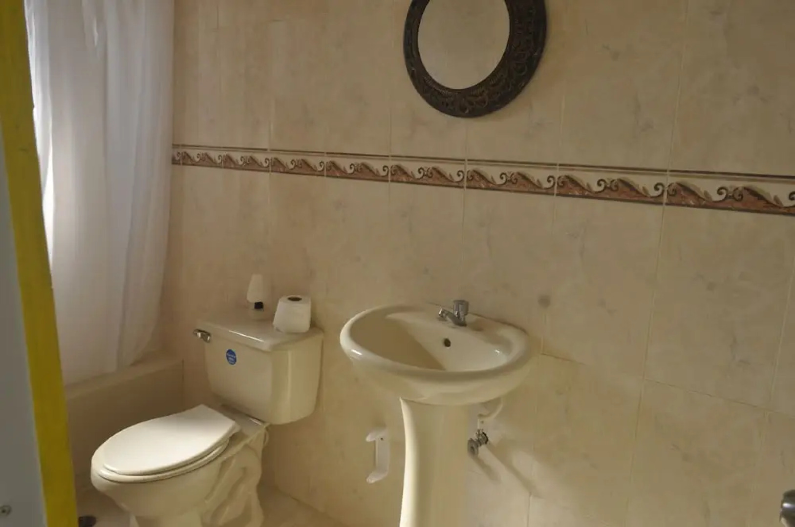 Hotel La Polilla Bar and Restaurant