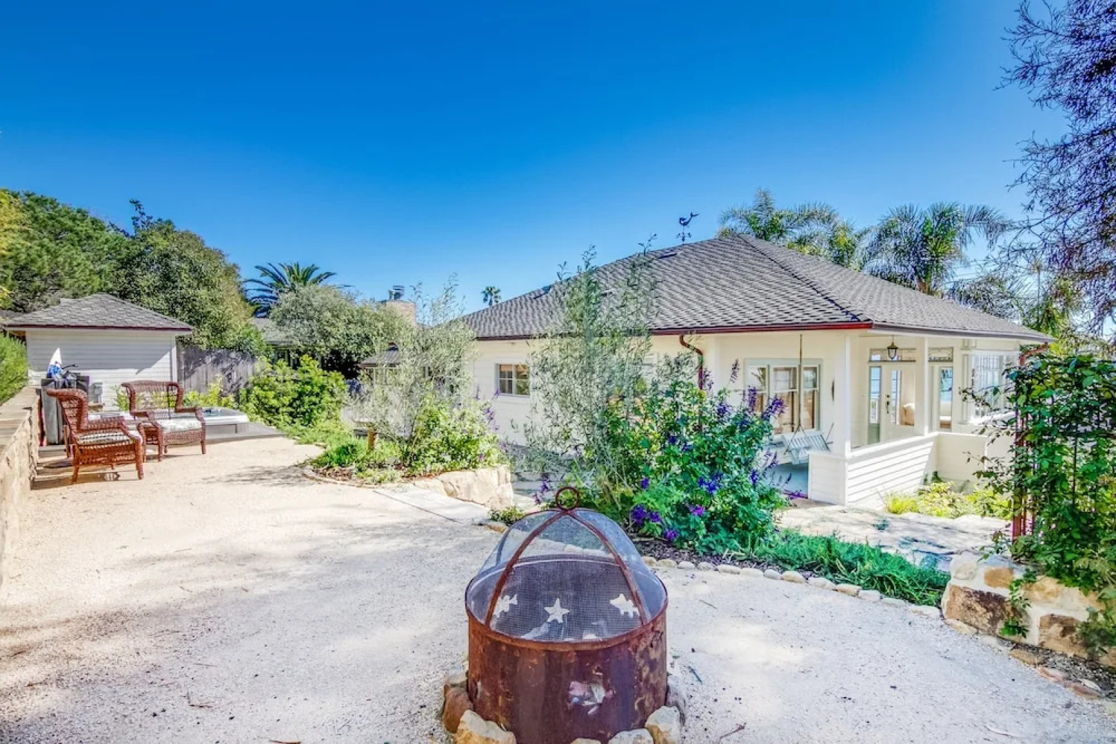 3br W/ Hot Tub, Patio & Ocean View, Close To Beach 3 Bedroom Home