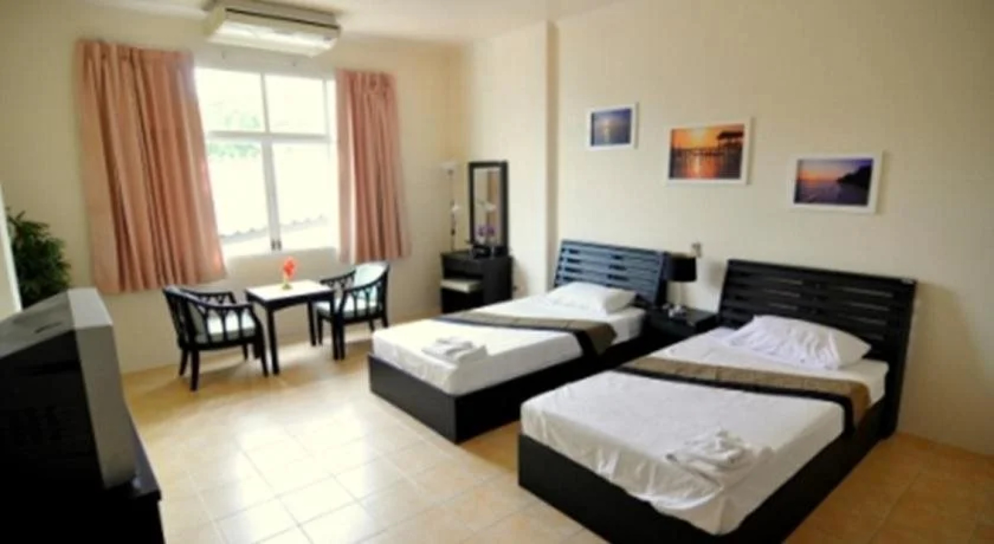 San Antonio Beach Guesthouse & Restaurant